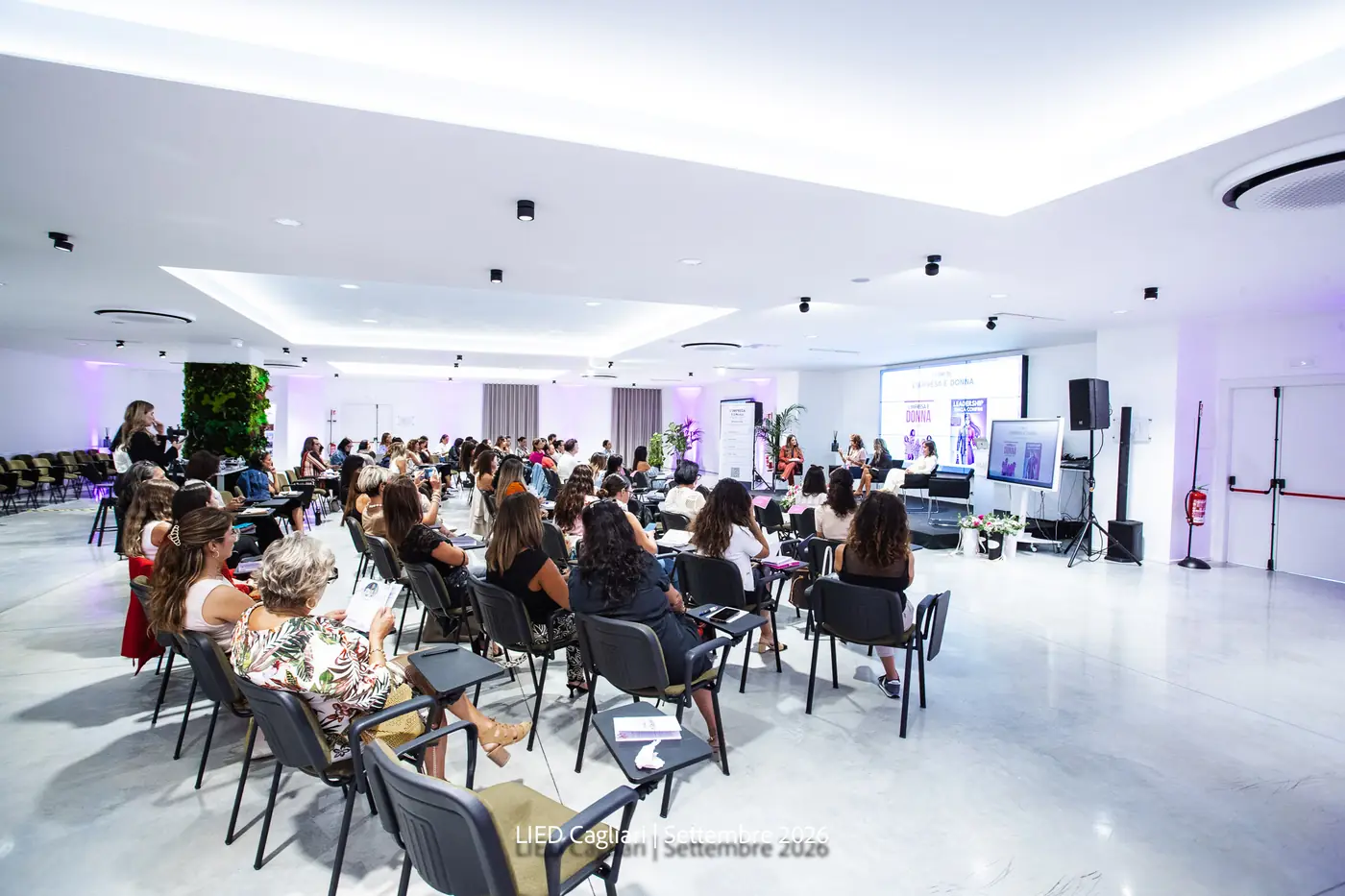 Cagliari — L'Impresa è Donna 2026 La platea di Cagliari ripresa dal fondo della sala durante gli interventi