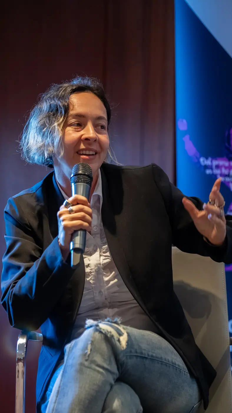 Genova — L'Impresa è Donna 2026 Una ospite racconta la sua esperienza al microfono sul palco di Genova