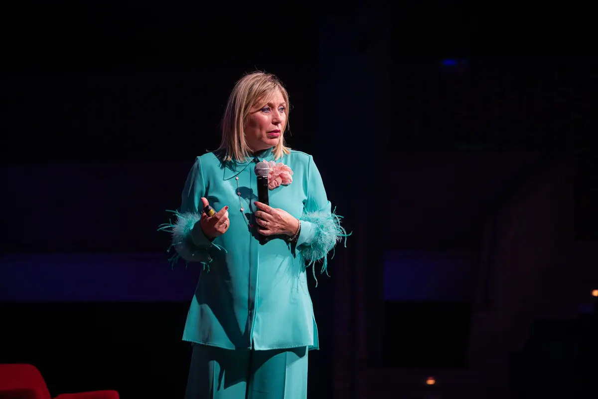 Anna Aulico — L'Impresa è Donna Anna Aulico sul palco durante un evento de L'Impresa è Donna